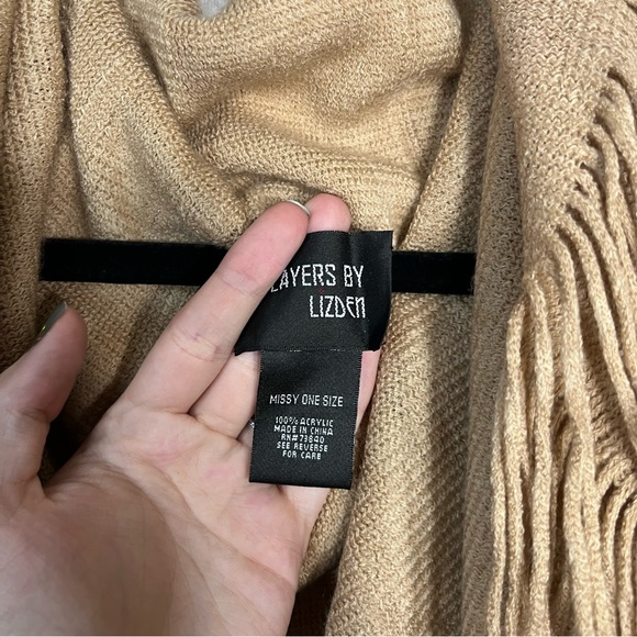 .!💙2/$40💙Layers By Lizden Fringe Oversize Tasseled Shawl/Cardigan One Size - Picture 9 of 16